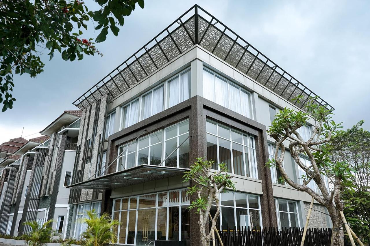 Отель Ramada By Wyndham Yogyakarta Слеман Экстерьер фото