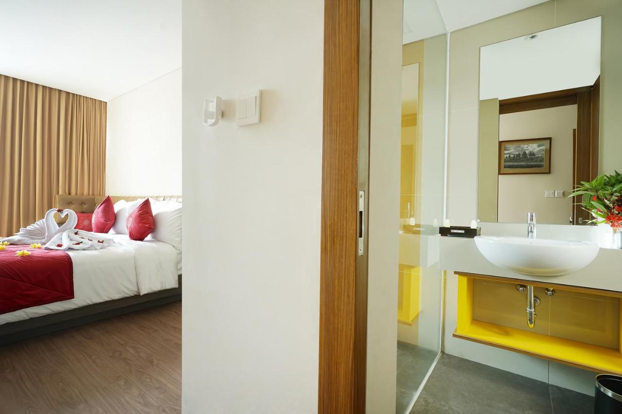 Отель Ramada By Wyndham Yogyakarta Слеман Экстерьер фото