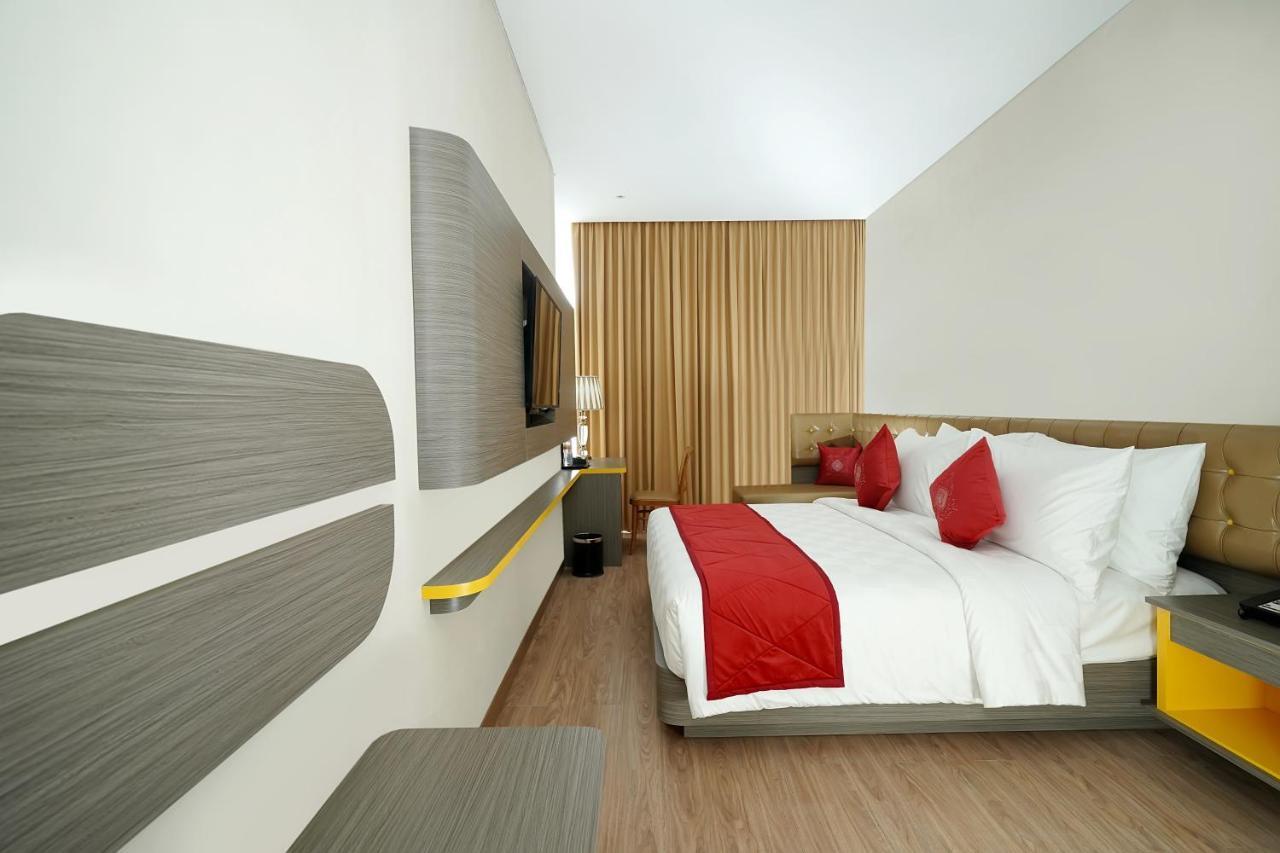 Отель Ramada By Wyndham Yogyakarta Слеман Экстерьер фото