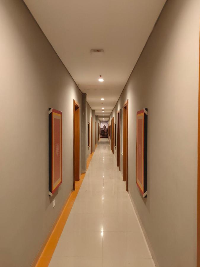 Отель Ramada By Wyndham Yogyakarta Слеман Экстерьер фото
